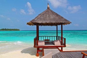 beach-hut-237489__340.jpg